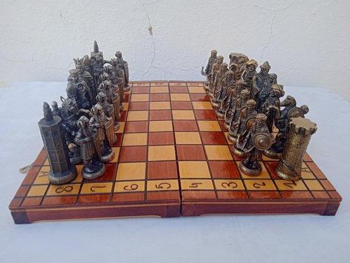 Schaaktafel (2) - Hout en metaal, Antiek en Kunst, Curiosa en Brocante