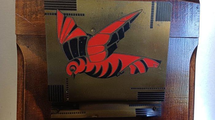 Art Deco dagbladhouder met gestileerde, geëmailleerde rode, Antiek en Kunst, Curiosa en Brocante
