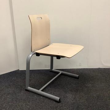 Tweedehands ahrend schoolstoel - stapelstoel, zithoogte 45