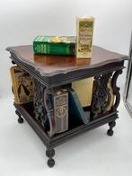 Antieke boeken tafel - met een geheim vakje -