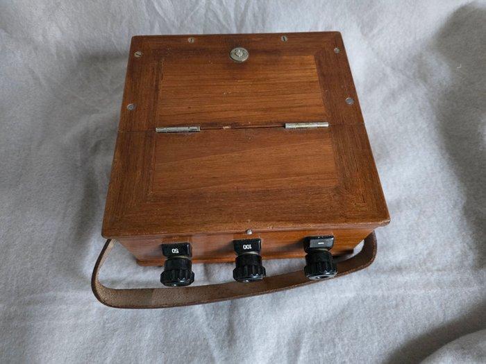Industriële apparatuur - Duitsland - Vintage Voltage Meter, Antiek en Kunst, Antiek | Wandborden en Tegels