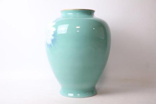 Un vase léger vert rafraîchissant fabriqué par un, Antiek en Kunst, Antiek | Overige Antiek