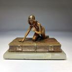 sculptuur, Art Nouveau Kneeling Nude Lady - 10.7 cm - Brons