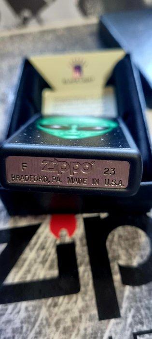 Zippo - Original Zippo Rarität Alien, Cannabis Black Light, Verzamelen, Rookartikelen, Aanstekers en Luciferdoosjes