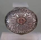 Pillendoos met floraal decor - Pillendoosje - .800 zilver, Antiek en Kunst