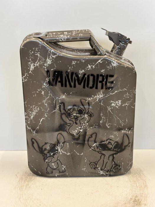 Rob VanMore - Oil Crisis Stitch XL - 47cm, Antiek en Kunst, Kunst | Designobjecten