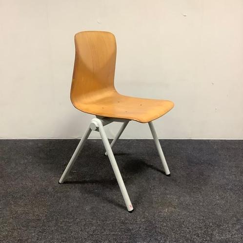 Tweedehands pagholz schoolstoel, stapelstoel, zithoogte 44, Huis en Inrichting, Stoelen, Grijs, Gebruikt, Eén, Hout