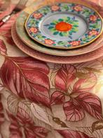 Tafellaken met exotische vegetatieprint voor brede tafels. -