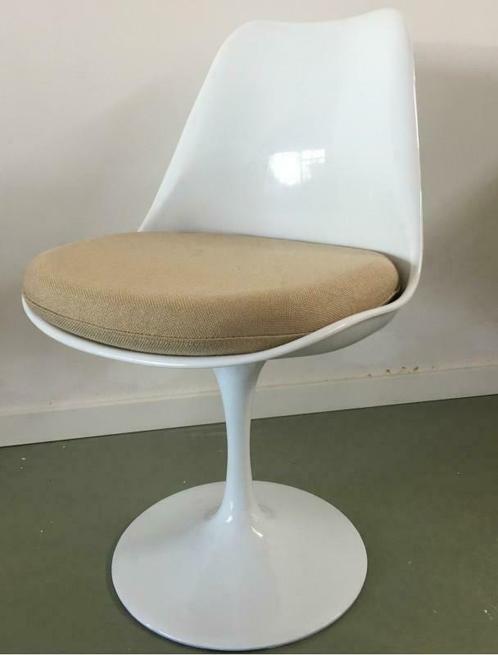 Tulip chair, volledig draaibaar inclusief beige kussen, Huis en Inrichting, Stoelen, Wit, Gebruikt, Kunststof, Metaal, Stof, Ophalen of Verzenden