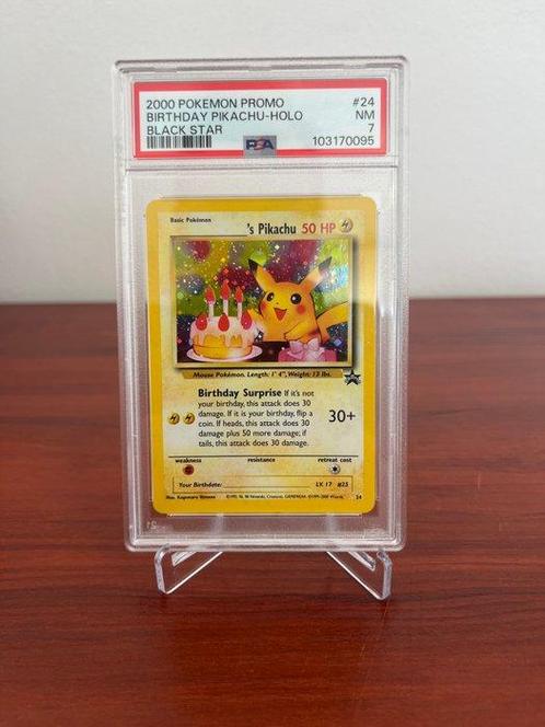WOTC Pokémon - 1 Graded card - BIRTHDAY PIKACHU HOLO 24, Hobby en Vrije tijd, Verzamelkaartspellen | Pokémon