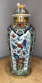 Petrus Regout - Vase avec couvercle - Faïence - faïence, Antiek en Kunst