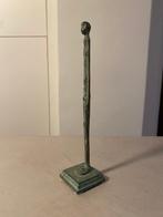 Niet bekend - Beeldje - Langwerpig figuur op sokkel - Brons,, Antiek en Kunst