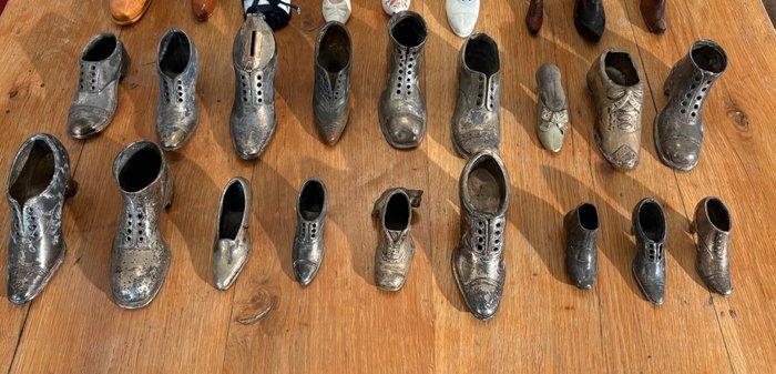 Themacollectie - Verzameling miniatuur baby-schoentjes, Antiquités & Art, Antiquités | Jouets