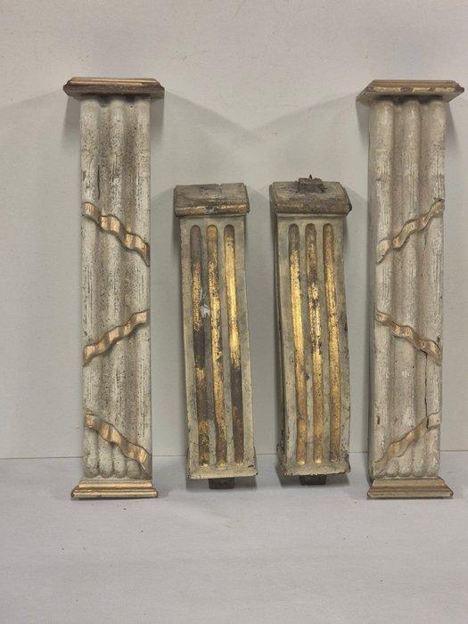 Partij van 4 houten altaarpanelen, gesneden en verguld. -, Antiek en Kunst, Kunst | Niet-Westerse kunst