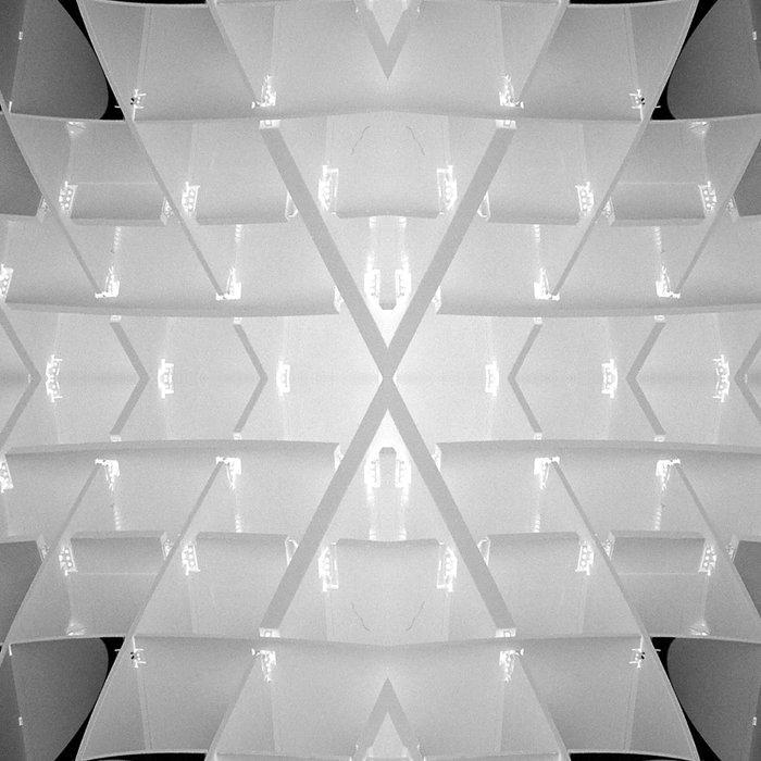 Tomas Urbelionis - An alien, Antiek en Kunst, Kunst | Designobjecten