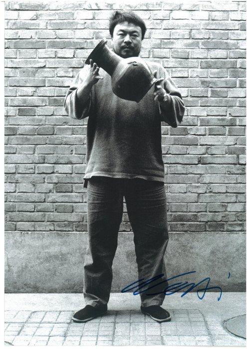 Ai Weiwei - Dropping a Han Dynasty Urn, Antiek en Kunst, Kunst | Designobjecten