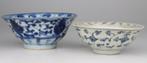 Schaal (2) - Blauw en wit - Porselein - Marque - China - 20e
