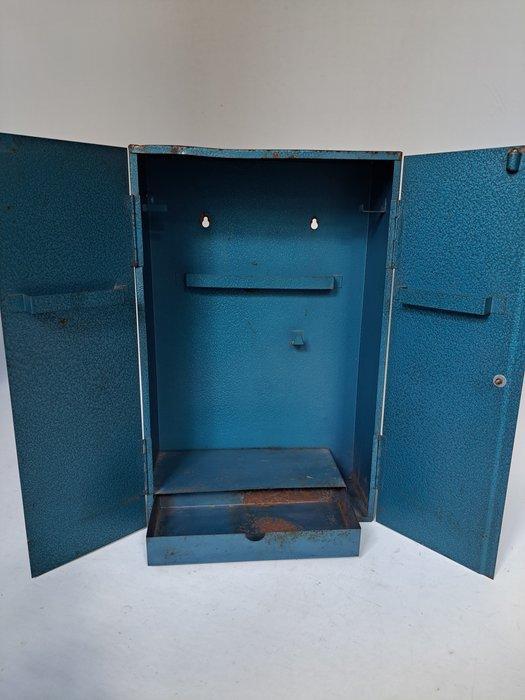 Kast - Staal - Gereedschaps wandkastje, Antiek en Kunst, Antiek | Wandborden en Tegels