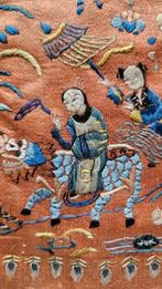 Pair of Antique Chinese Silk Embroideries with Figures on, Antiek en Kunst