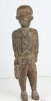 statue primitif homme avec sac et casquette - Bois dur, bois