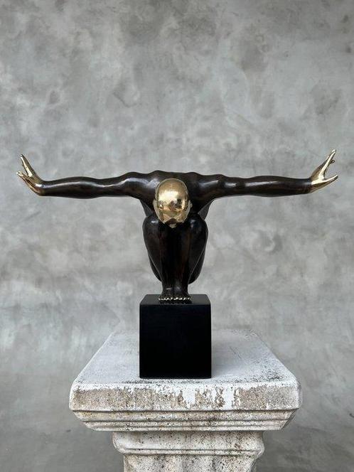 sculptuur, NO RESERVE PRICE - Bronze Statue of an Olympic, Antiquités & Art, Art | Objets design