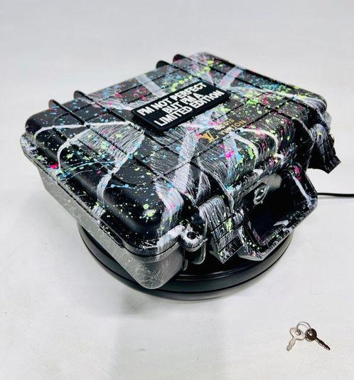 Vanessa Fodera (1981) - NO WAR LUXURY WATCH BOX - ART & TIME, Antiek en Kunst, Kunst | Schilderijen | Modern