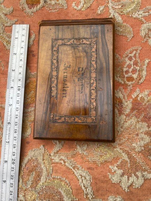 Jerusalem workshop - Holy Land Olive Wood Album. Flowers &, Antiek en Kunst, Antiek | Boeken en Manuscripten