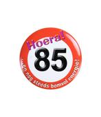 Button 85 Jaar Verkeersbord 5,5cm, Hobby en Vrije tijd, Nieuw, Verzenden