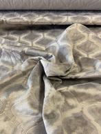 Velours jacquard met romboïde / arabesque patroon in