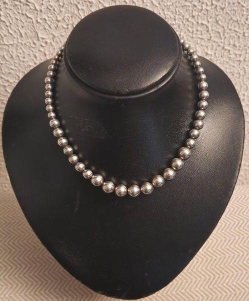 Presenteerblad - Handgebeiteld massief zilver, art nouveau,, Handtassen en Accessoires, Antieke sieraden