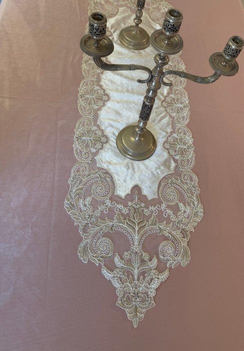 Elegante en prinselijke loper in gouden canottiglia en, Antiek en Kunst, Antiek | Tapijten, Tafelkleden en Textiel