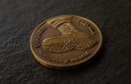Shepard Fairey (OBEY) (1970) - Antique Brass Coin x, Antiek en Kunst