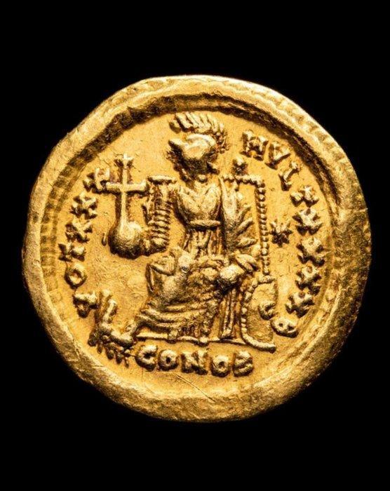 Romeinse Rijk. Theodosius II (402-450 n.Chr.). Solidus, Postzegels en Munten, Munten | Europa | Niet-Euromunten