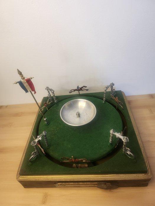 M.J & CIE - Blikken speelgoed - Antique Jeu De Course French, Antiek en Kunst, Antiek | Speelgoed