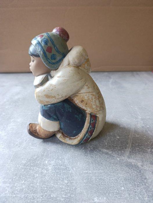 Lladró - Beeldje - Nachdenklicher Eskimo Junge - Porselein, Antiek en Kunst, Antiek | Glaswerk en Kristal