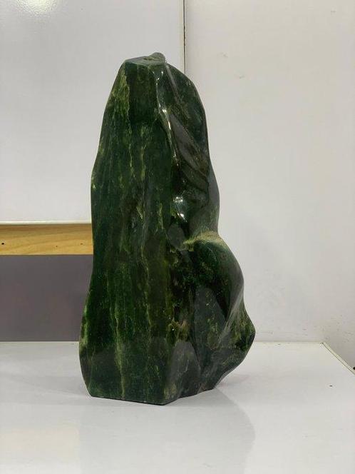 A+ GRAAD KWALITEIT NEPHRIET JADE Vrije vorm - Hoogte: 300 mm, Verzamelen, Mineralen en Fossielen