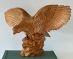 Beeldje - Eagle on Rock - Hout