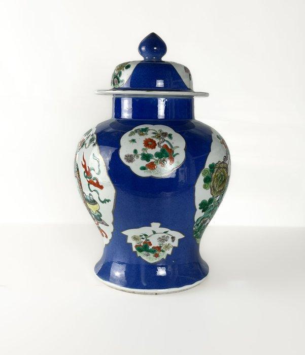 Chinese famille verte poederblauwe grondvaas met deksel -, Antiek en Kunst, Antiek | Overige Antiek