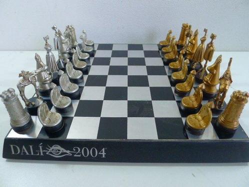 Echiquier et jeu déchecs Salvatore Dali  - Jeu déchecs -, Antiek en Kunst, Curiosa en Brocante
