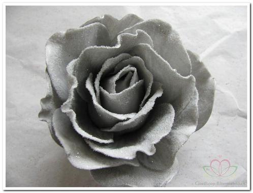 Foam rozen sophie - 15 cm snow grey doos van 12 voordeelpak, Huis en Inrichting, Woonaccessoires | Kunstplanten en Kunstbloemen
