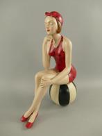 Francois Arvi - Beeldje, Très grande baigneuse avec ballon