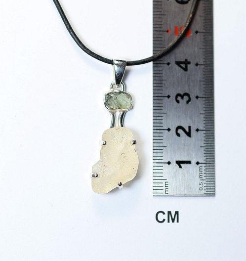 Libisch woestijnglas / Moldaviet / nieuw Hanger - 4.14 g -, Verzamelen, Mineralen en Fossielen