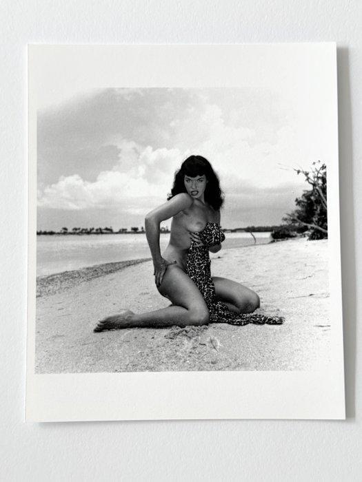 Bunny Yeager (1929–2014) - Pin-up Bettie Page in Key, Antiek en Kunst, Kunst | Designobjecten