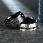 Bague en tungstène. Incrustations de météorite. Lénergie de