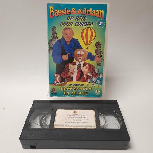 Bassie & Adriaan op Reis door Europa VHS, Cd's en Dvd's, VHS | Kinderen en Jeugd, Zo goed als nieuw, Ophalen of Verzenden