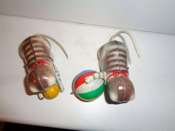 Köhler - 2x rollende katten met een bal, uit de doos -, Antiek en Kunst, Antiek | Speelgoed