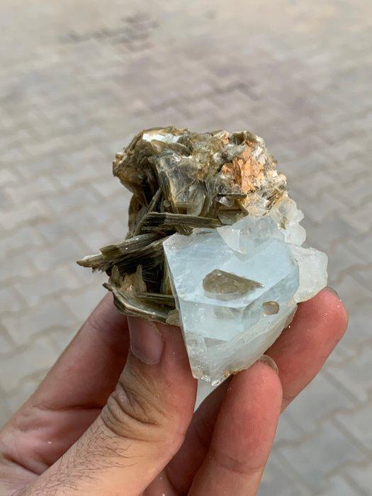 200g natuurlijke aquamarijn- en mica-specimen – zeldzaam en, Verzamelen, Mineralen en Fossielen