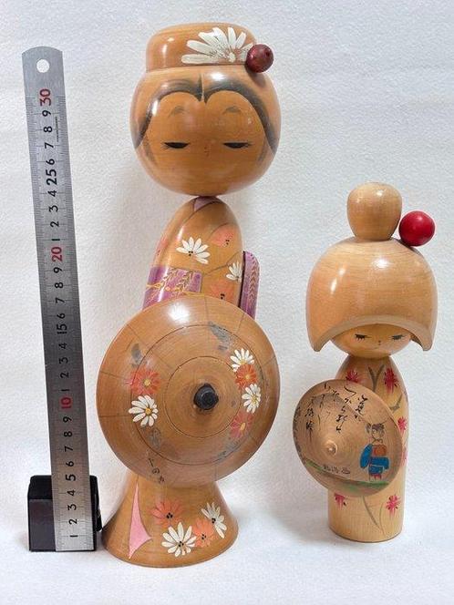 Reizende Meisjes met Paraplus – Vintage Japanse Kokeshi, Antiek en Kunst, Curiosa en Brocante