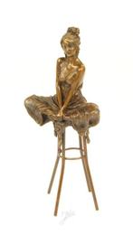 Figuur - Bronzeskulptur „Dame auf Barstuhl“ – Höhe ca. 27,1