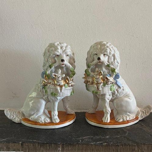 Beeldje (2) - Porselein, Antiek en Kunst, Antiek | Glaswerk en Kristal